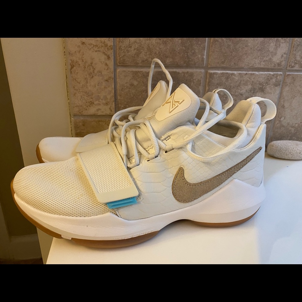 NIKE ZOOM